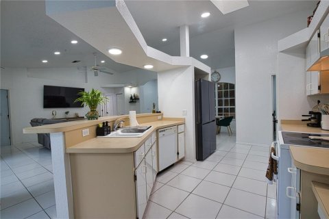 Villa ou maison à vendre à Port Charlotte, Floride: 4 chambres, 178.74 m2 № 2402954 - photo 11