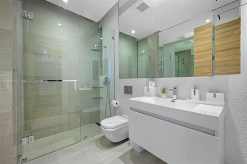 Снять в аренду виллу или дом в Норт-Майами-Бич, Флорида 5 спален, 510.22м2, № 1990666 - фото 30