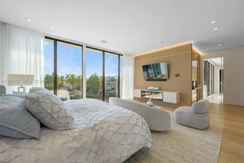 Снять в аренду виллу или дом в Норт-Майами-Бич, Флорида 5 спален, 510.22м2, № 1990666 - фото 20