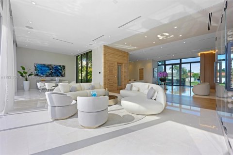Снять в аренду виллу или дом в Норт-Майами-Бич, Флорида 5 спален, 510.22м2, № 1990666 - фото 8