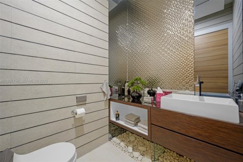 Снять в аренду виллу или дом в Норт-Майами-Бич, Флорида 5 спален, 510.22м2, № 1990666 - фото 15