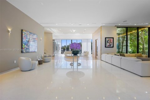 Снять в аренду виллу или дом в Норт-Майами-Бич, Флорида 5 спален, 510.22м2, № 1990666 - фото 4