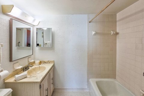 Купить кондоминиум в Порт-Оранж, Флорида 6 комнат, 114.18м2, № 1509293 - фото 16