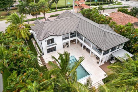 House in Hallandale Beach, Florida 6 bedrooms, 552.68 sq.m. № 2007181 - photo 3