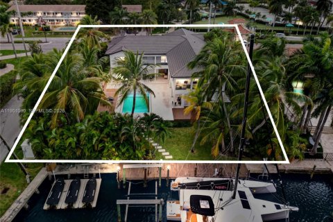 House in Hallandale Beach, Florida 6 bedrooms, 552.68 sq.m. № 2007181 - photo 7