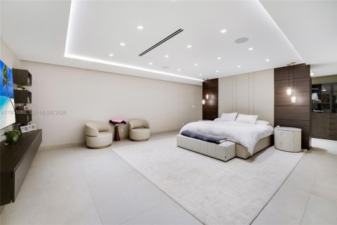 House in Hallandale Beach, Florida 6 bedrooms, 552.68 sq.m. № 2007181 - photo 10