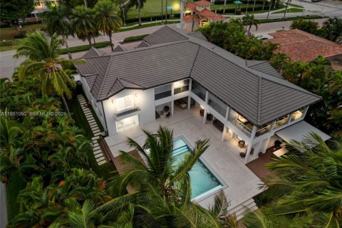 House in Hallandale Beach, Florida 6 bedrooms, 552.68 sq.m. № 2007181 - photo 2