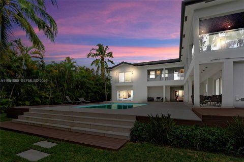 House in Hallandale Beach, Florida 6 bedrooms, 552.68 sq.m. № 2007181 - photo 23