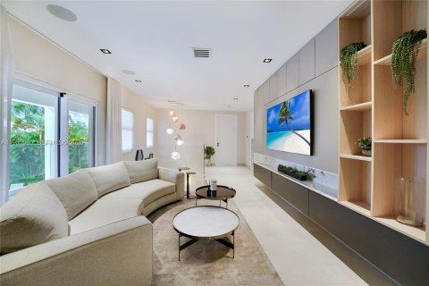 House in Hallandale Beach, Florida 6 bedrooms, 552.68 sq.m. № 2007181 - photo 13