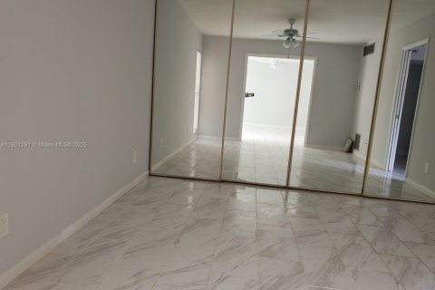 Condo in West Palm Beach, Florida, 1 bedroom  № 1862183 - photo 14