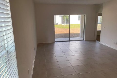 Villa ou maison à louer à Groveland, Floride: 4 chambres, 140.19 m2 № 1846700 - photo 2
