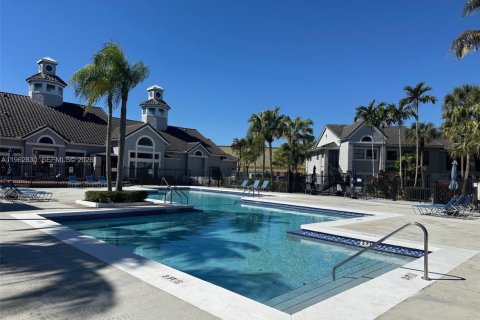 Condominio en alquiler en Miami, Florida, 2 dormitorios, 101.26 m2 № 2029612 - foto 5