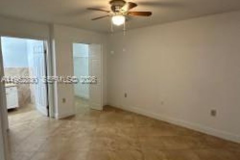 Condominio en alquiler en Miami, Florida, 2 dormitorios, 101.26 m2 № 2029612 - foto 8