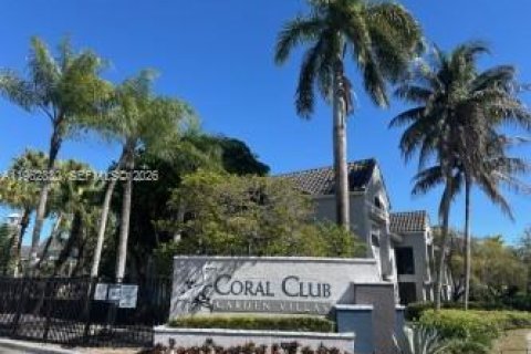 Condominio en Miami, Florida, 2 dormitorios  № 2029612