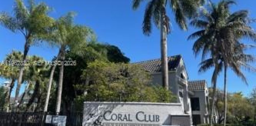 Condominio en Miami, Florida, 2 dormitorios  № 2029612