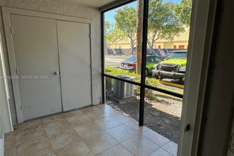 Condominio en alquiler en Miami, Florida, 2 dormitorios, 101.26 m2 № 2029612 - foto 15