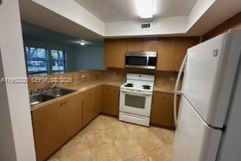 Condominio en alquiler en Miami, Florida, 2 dormitorios, 101.26 m2 № 2029612 - foto 12