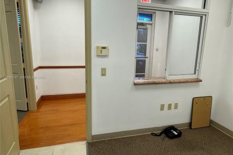 Commercial property in Coral Springs, Florida № 2059897 - photo 9