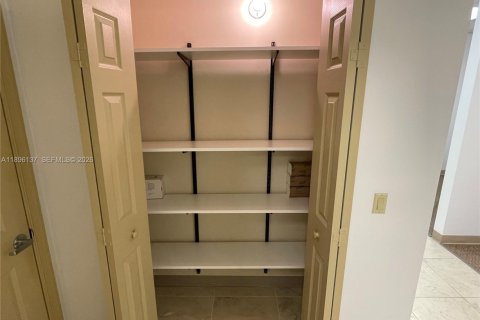 Commercial property in Coral Springs, Florida № 2059897 - photo 18