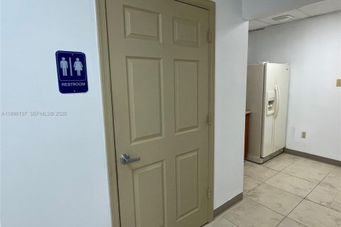 Commercial property in Coral Springs, Florida № 2059897 - photo 23