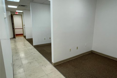 Commercial property in Coral Springs, Florida № 2059897 - photo 22