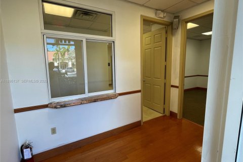 Commercial property in Coral Springs, Florida № 2059897 - photo 3