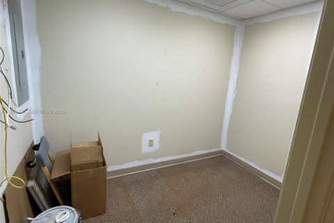 Commercial property in Coral Springs, Florida № 2059897 - photo 20