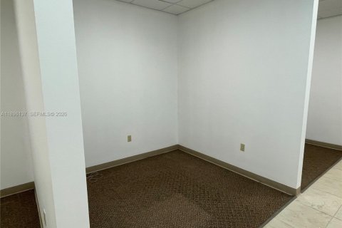 Commercial property in Coral Springs, Florida № 2059897 - photo 12