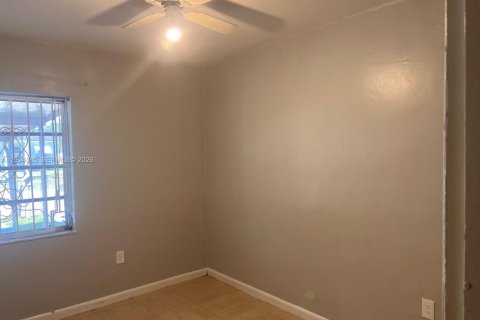 House in Miami Gardens, Florida 4 bedrooms, 162.95 sq.m. № 1992975 - photo 8