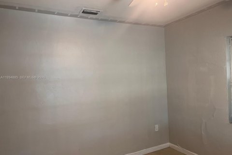 House in Miami Gardens, Florida 4 bedrooms, 162.95 sq.m. № 1992975 - photo 12