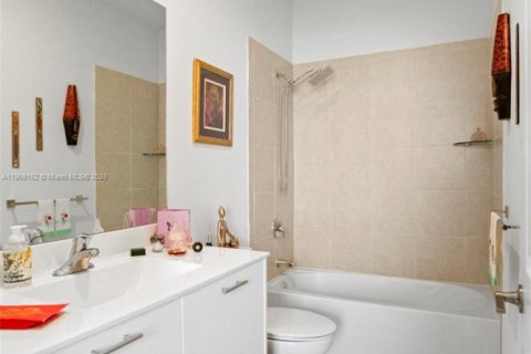 Купить виллу или дом в Майами, Флорида 3 спальни, 123.37м2, № 1964969 - фото 30