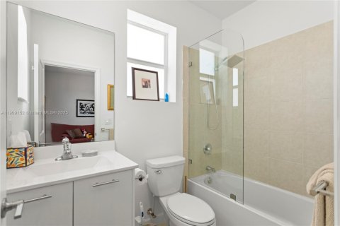 Купить виллу или дом в Майами, Флорида 3 спальни, 123.37м2, № 1964969 - фото 5