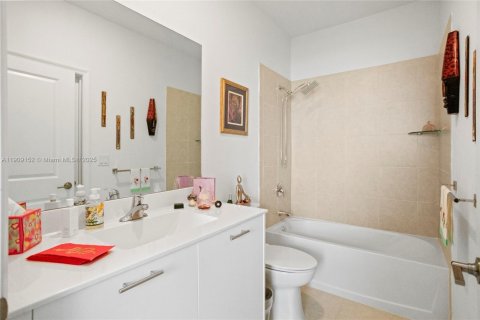 Купить виллу или дом в Майами, Флорида 3 спальни, 123.37м2, № 1964969 - фото 1