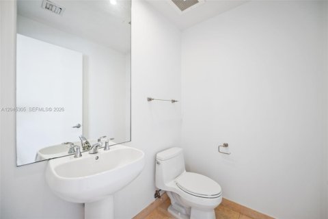 Condo in Miami, Florida, 2 bedrooms № 2185930 - photo 26