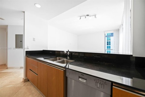 Condo in Miami, Florida, 2 bedrooms № 2185930 - photo 9