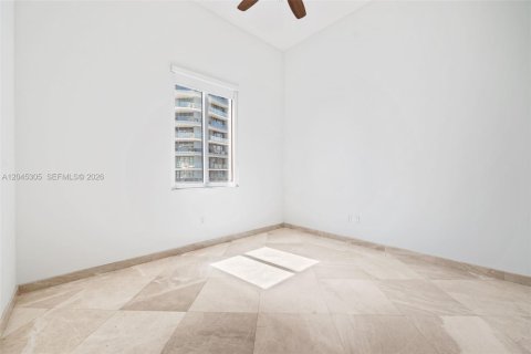 Condo in Miami, Florida, 2 bedrooms № 2185930 - photo 16