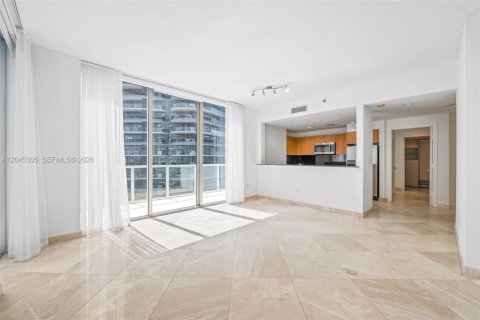 Condo in Miami, Florida, 2 bedrooms № 2185930 - photo 2