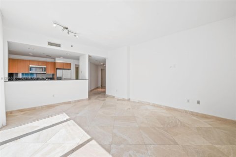 Condo in Miami, Florida, 2 bedrooms № 2185930 - photo 3