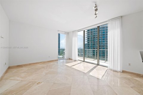 Condo in Miami, Florida, 2 bedrooms № 2185930 - photo 4