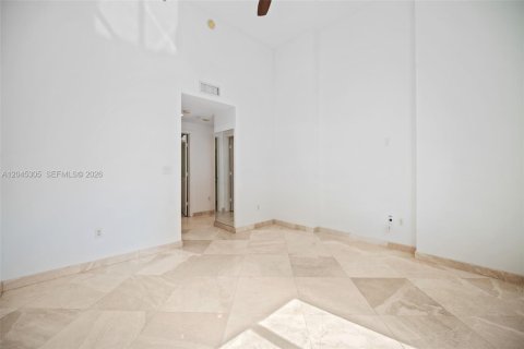 Condo in Miami, Florida, 2 bedrooms № 2185930 - photo 17