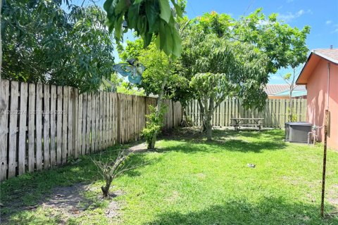 House in Sunrise, Florida 1 bedroom, 166.57 sq.m. № 2067936 - photo 9