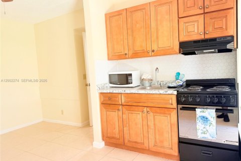 House in Sunrise, Florida 1 bedroom, 166.57 sq.m. № 2067936 - photo 3