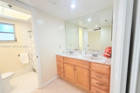 House in Sunrise, Florida 1 bedroom, 166.57 sq.m. № 2067936 - photo 5