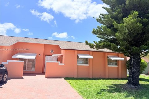 House in Sunrise, Florida 1 bedroom, 166.57 sq.m. № 2067936