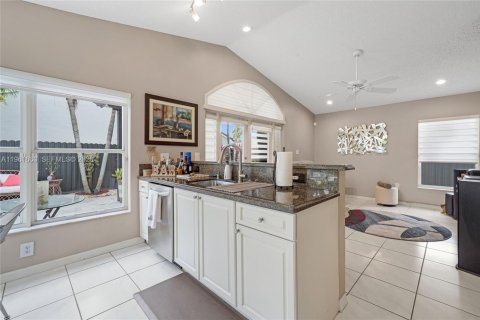 Villa ou maison à vendre à Miami, Floride: 3 chambres, 150.41 m2 № 2024717 - photo 10