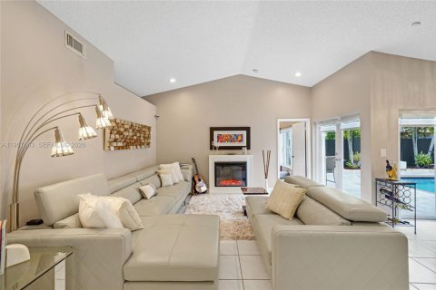 Villa ou maison à vendre à Miami, Floride: 3 chambres, 150.41 m2 № 2024717 - photo 5