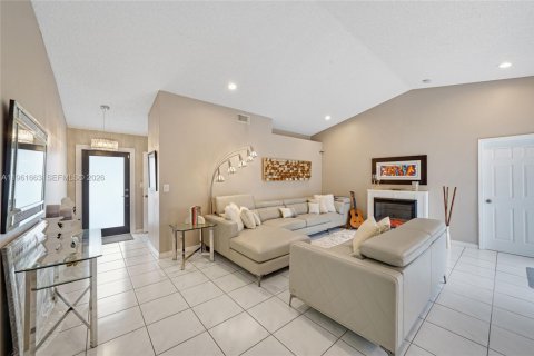 Villa ou maison à vendre à Miami, Floride: 3 chambres, 150.41 m2 № 2024717 - photo 3