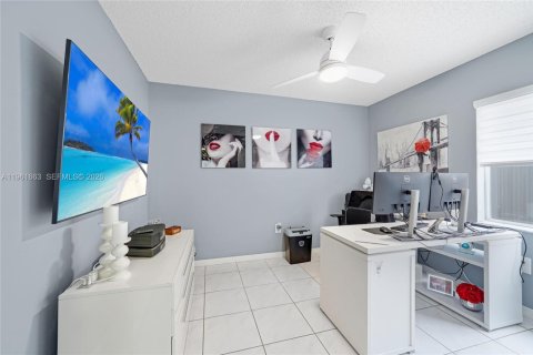 Villa ou maison à vendre à Miami, Floride: 3 chambres, 150.41 m2 № 2024717 - photo 19