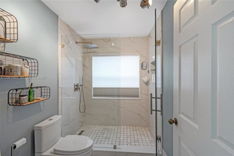 Villa ou maison à vendre à Miami, Floride: 3 chambres, 150.41 m2 № 2024717 - photo 18