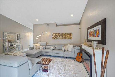 Villa ou maison à vendre à Miami, Floride: 3 chambres, 150.41 m2 № 2024717 - photo 6